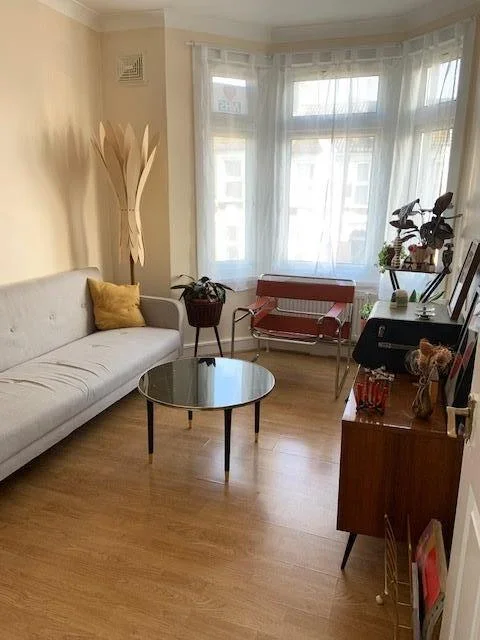 Flat Blackhorse Lane in Greater London