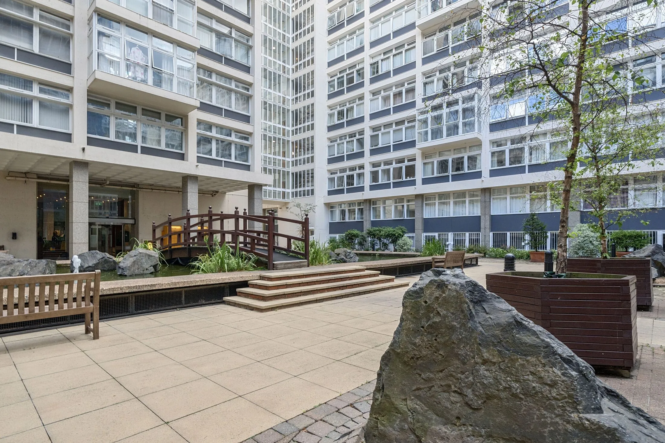 Flat Newington Causeway in Greater London