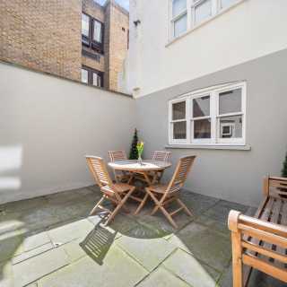 Flat Fynes Street in City of Westminster