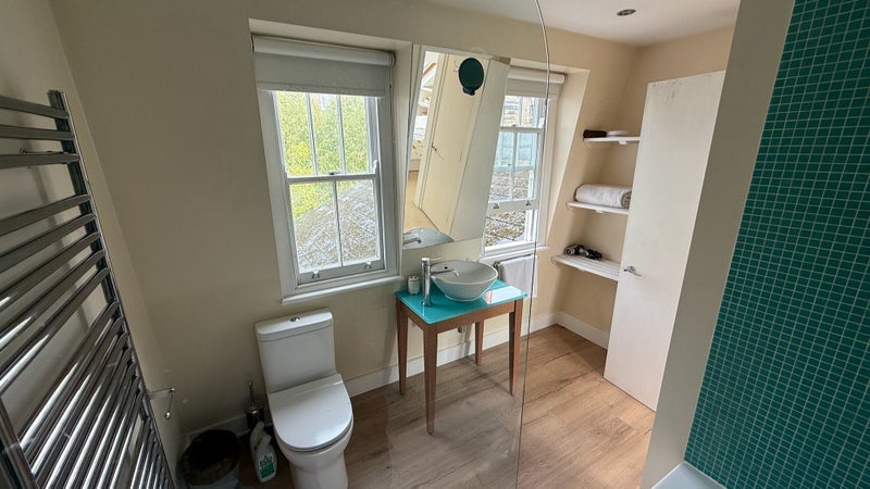 Room Worfield Street in Greater London