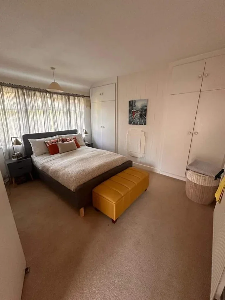 Room Alverstone Road in Greater London