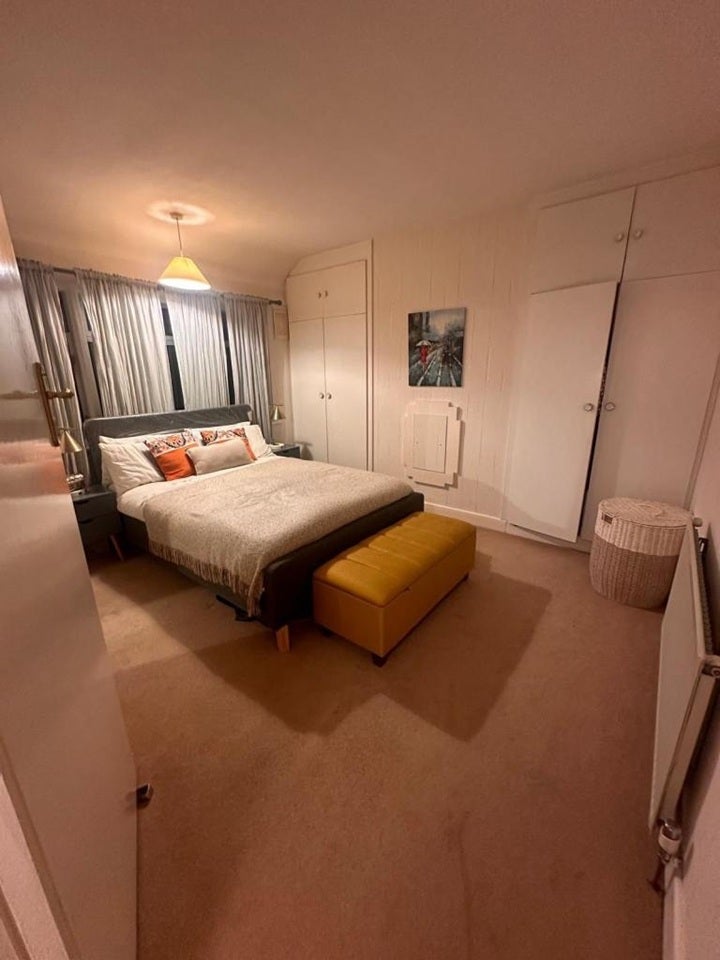Room Alverstone Road in Greater London