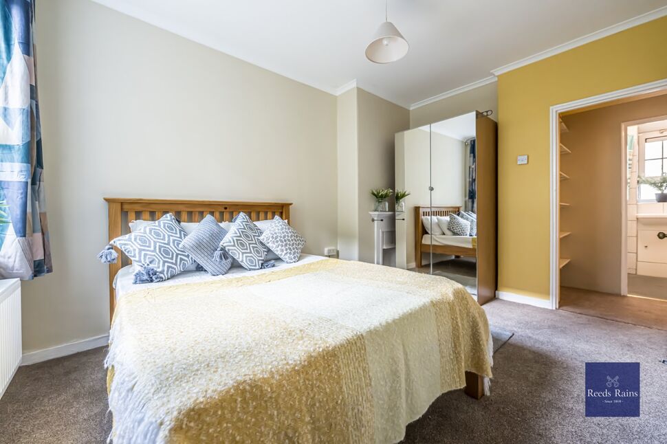 Flat Greenham Close in Greater London