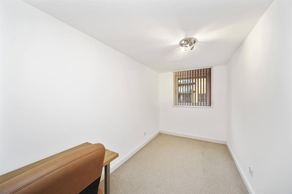 Flat Glaisher Street in Greater London