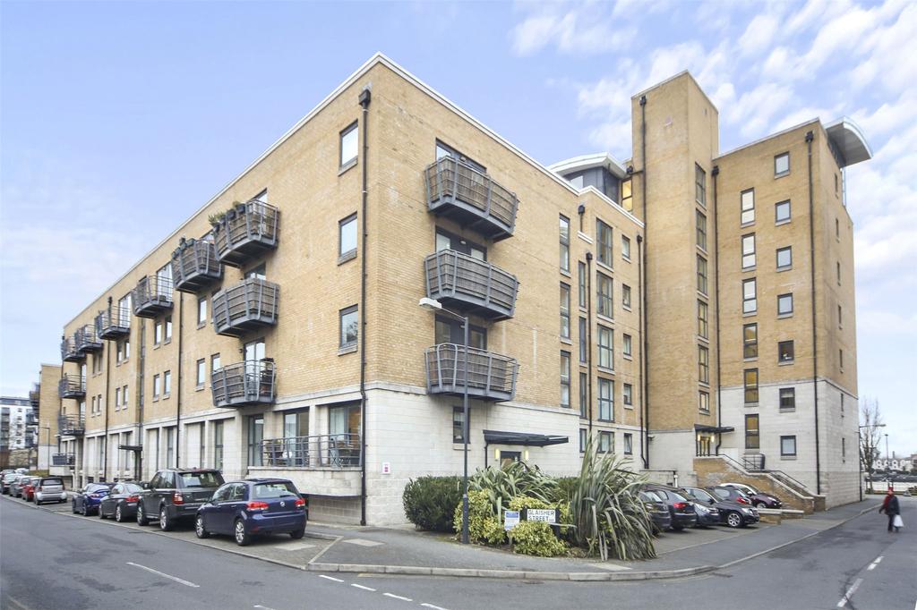 Flat Glaisher Street in Greater London
