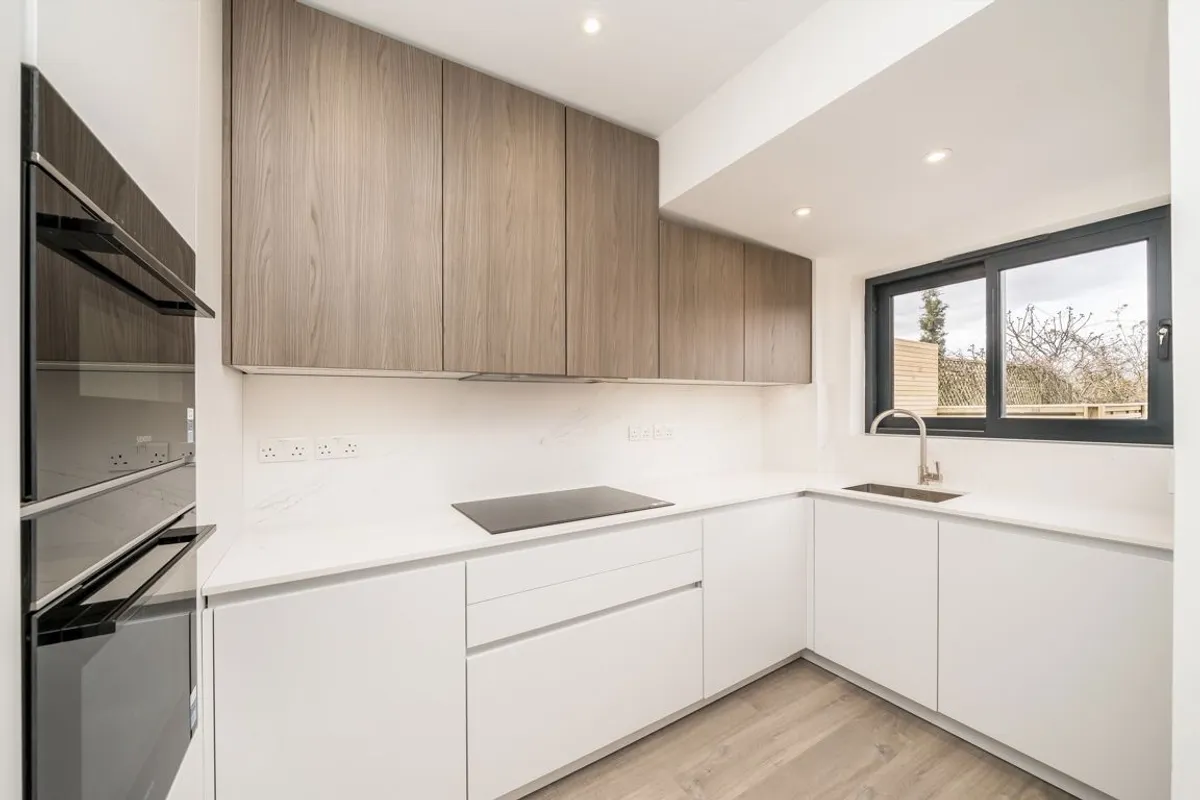 Flat Hampton Road in Greater London