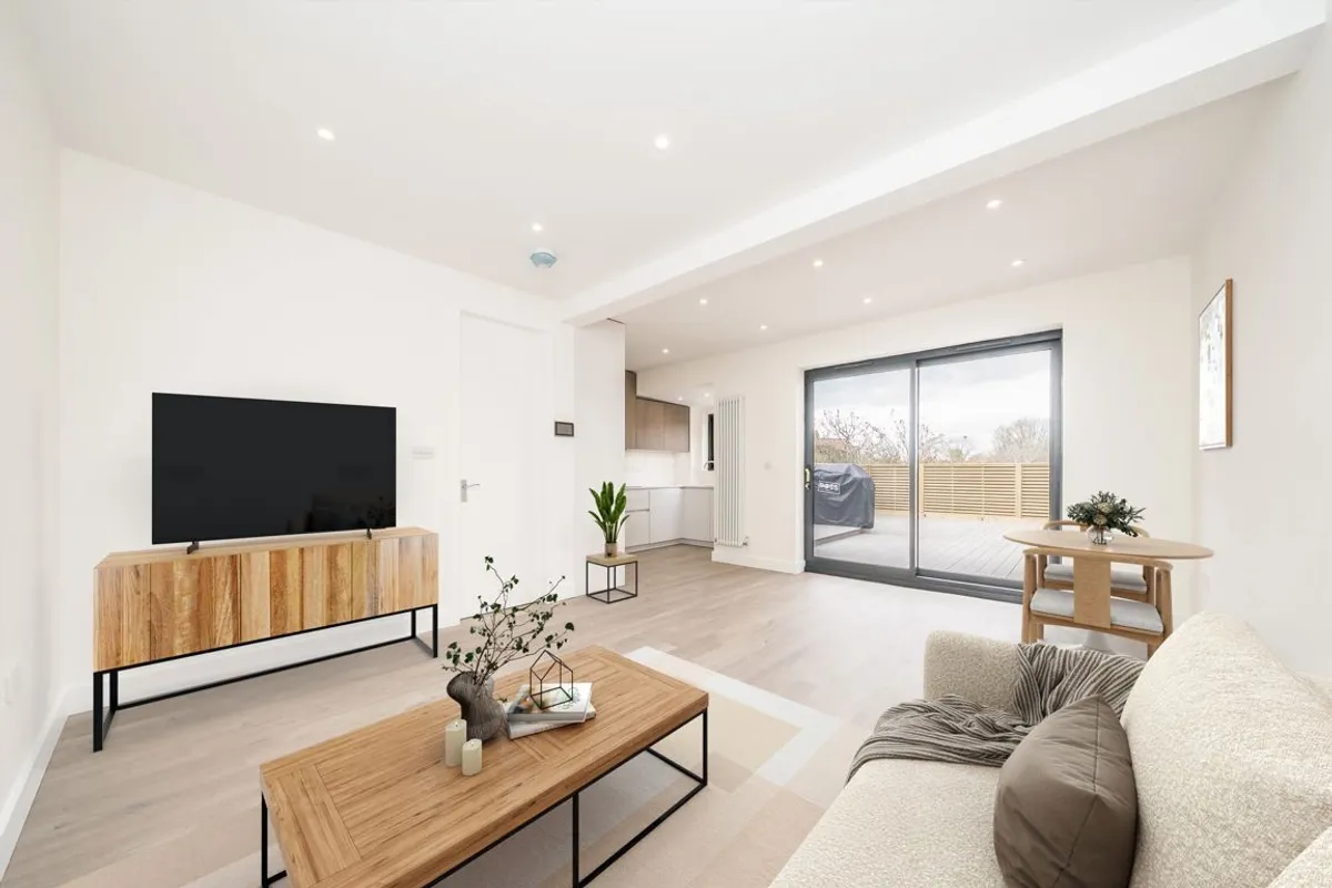 Flat Hampton Road in Greater London