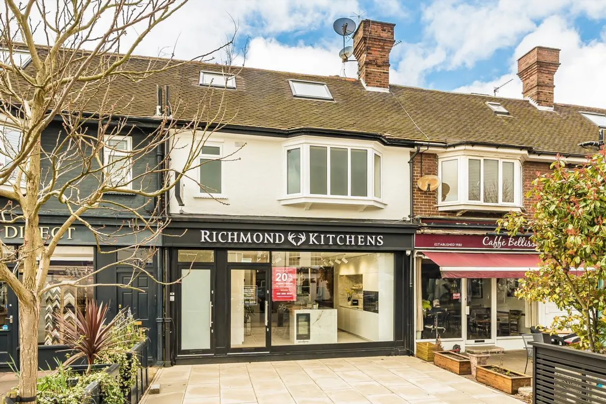 Flat Hampton Road in Greater London