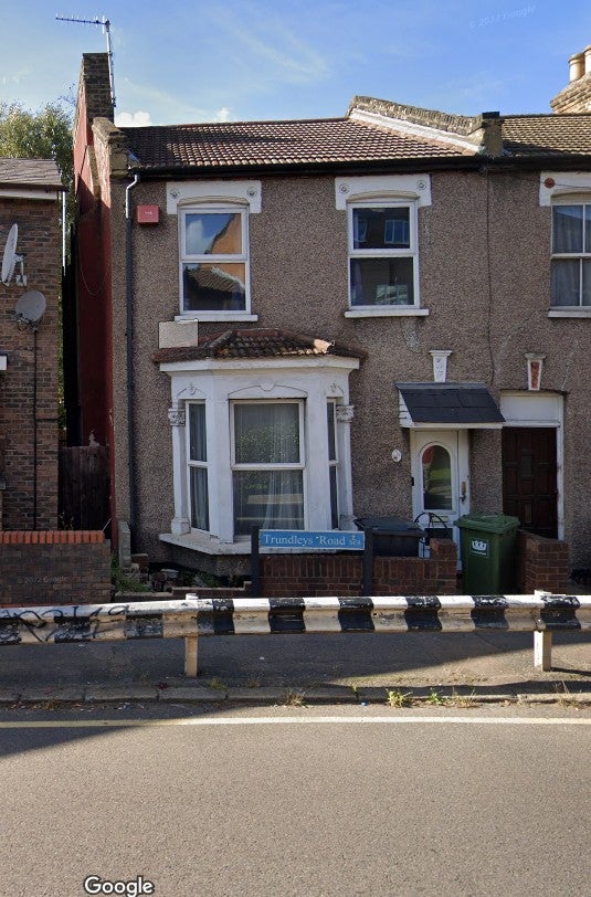 Flat Trundley's Road in Greater London