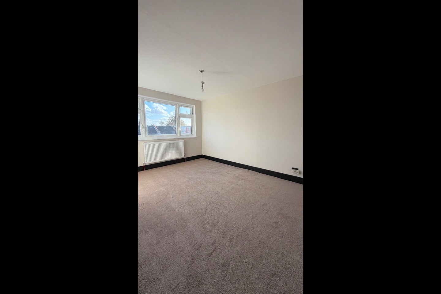 Flat Breamore Road in Greater London