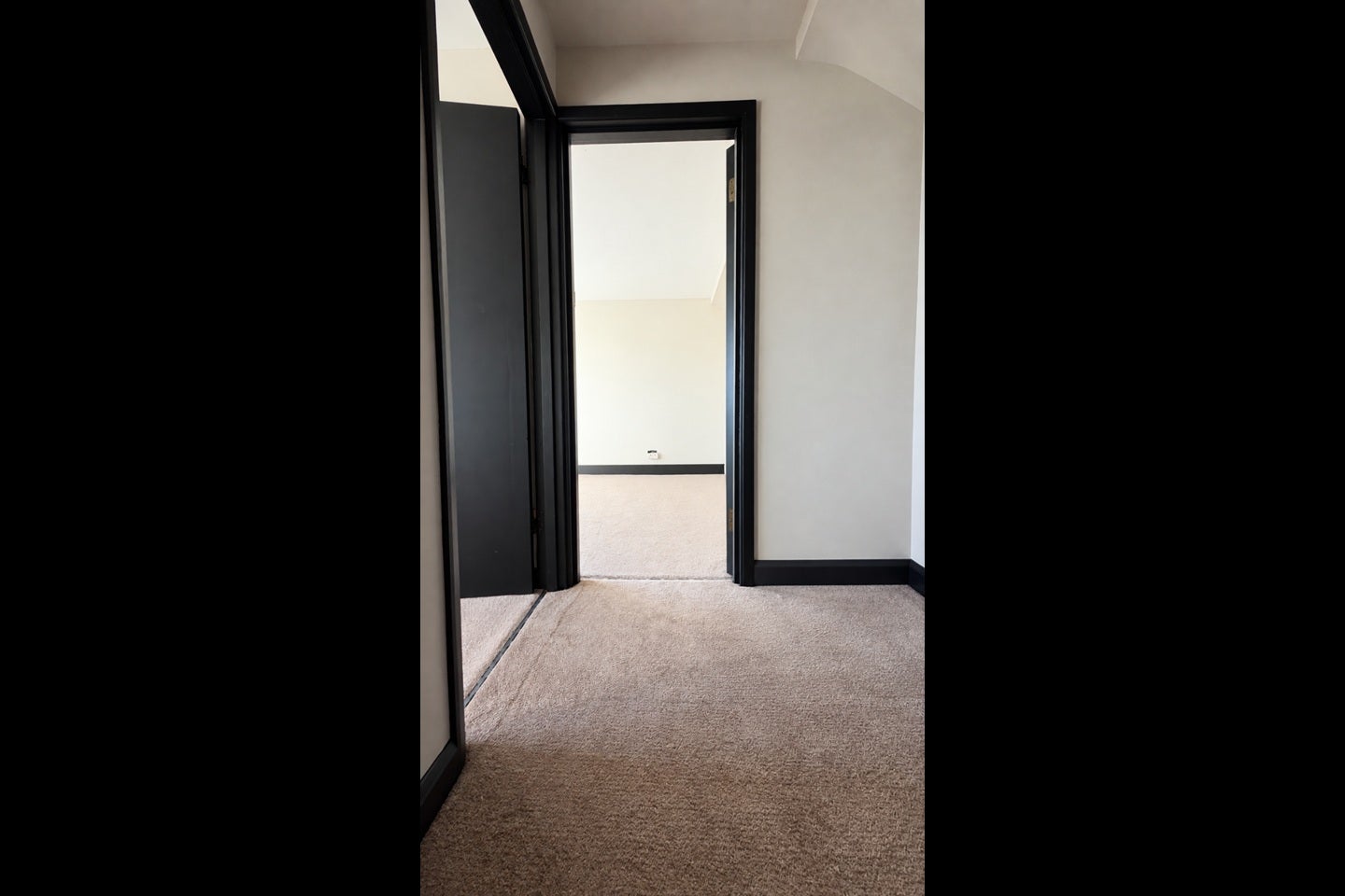 Flat Breamore Road in Greater London