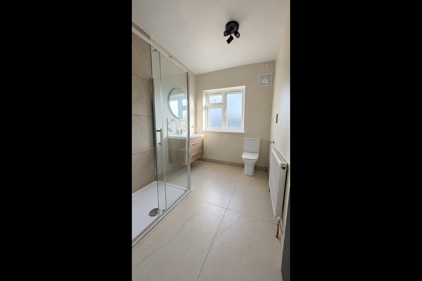 Flat Breamore Road in Greater London