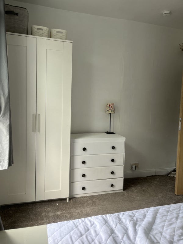 Room Strathearn Road in Greater London