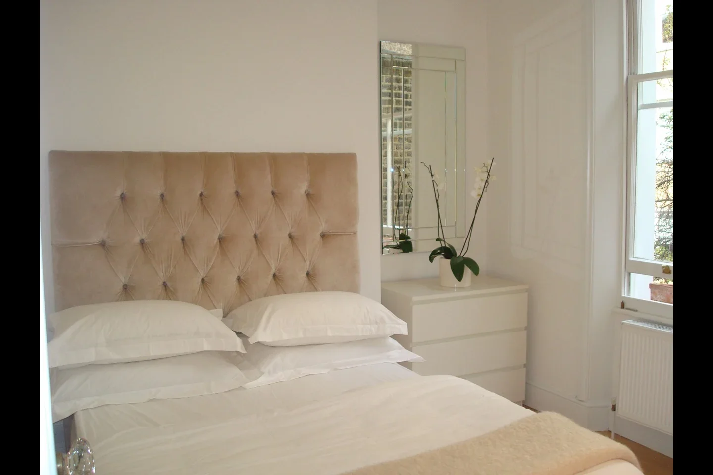 Flat Minford Gardens in Greater London