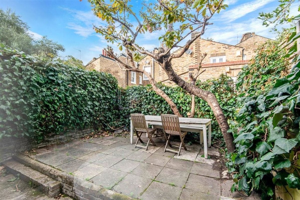 House Wellington Row in Greater London