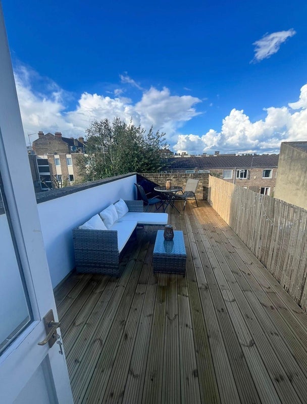 Room Ravenswood Road in Greater London