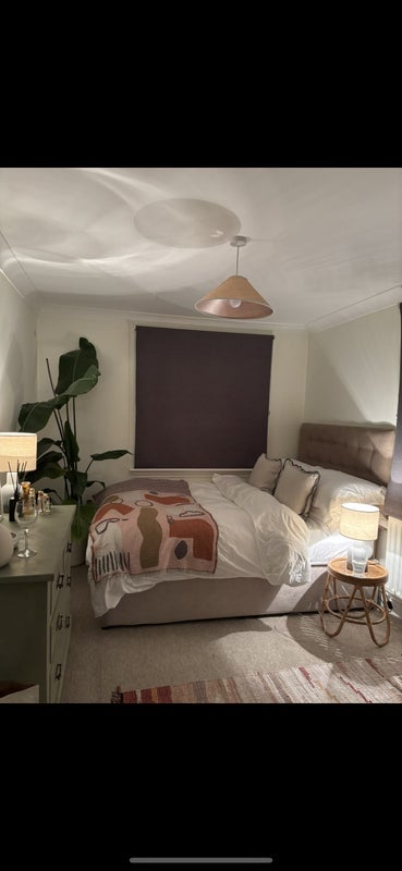 Room Ravenswood Road in Greater London