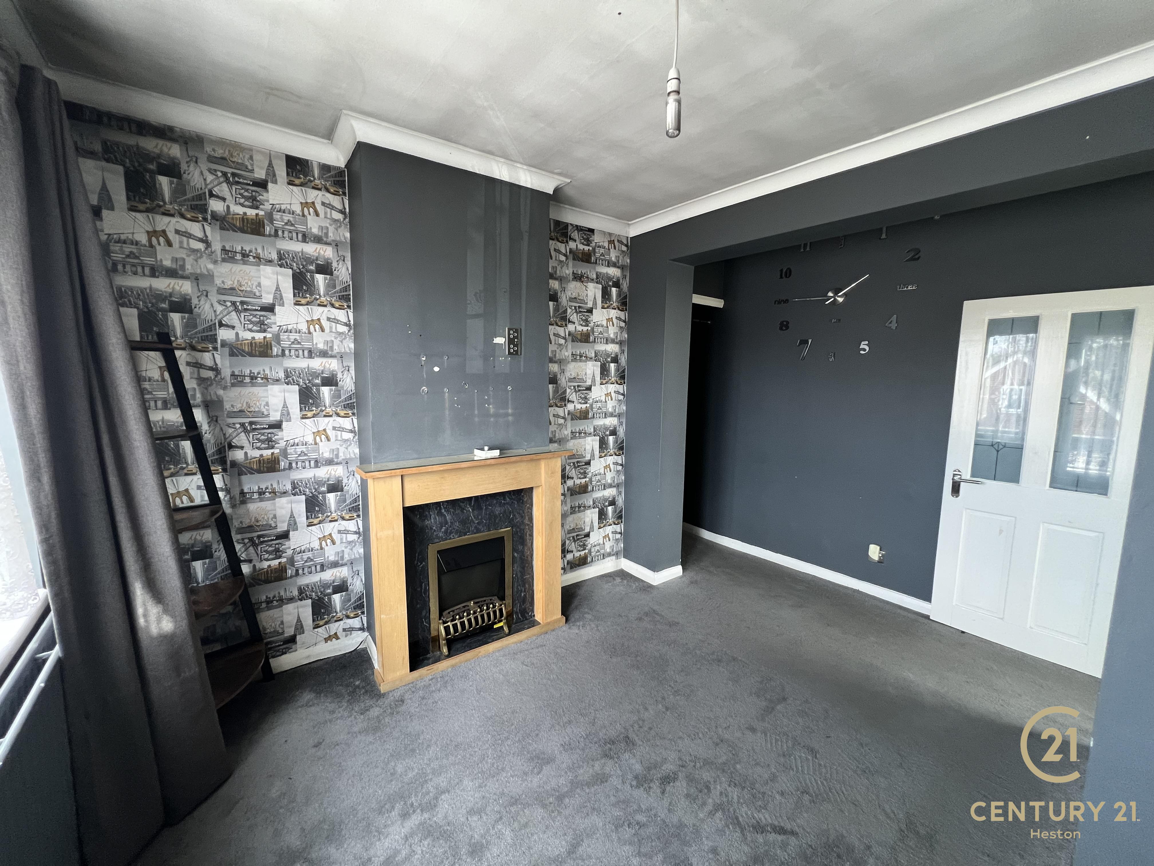 Flat Molesey Road in Elmbridge