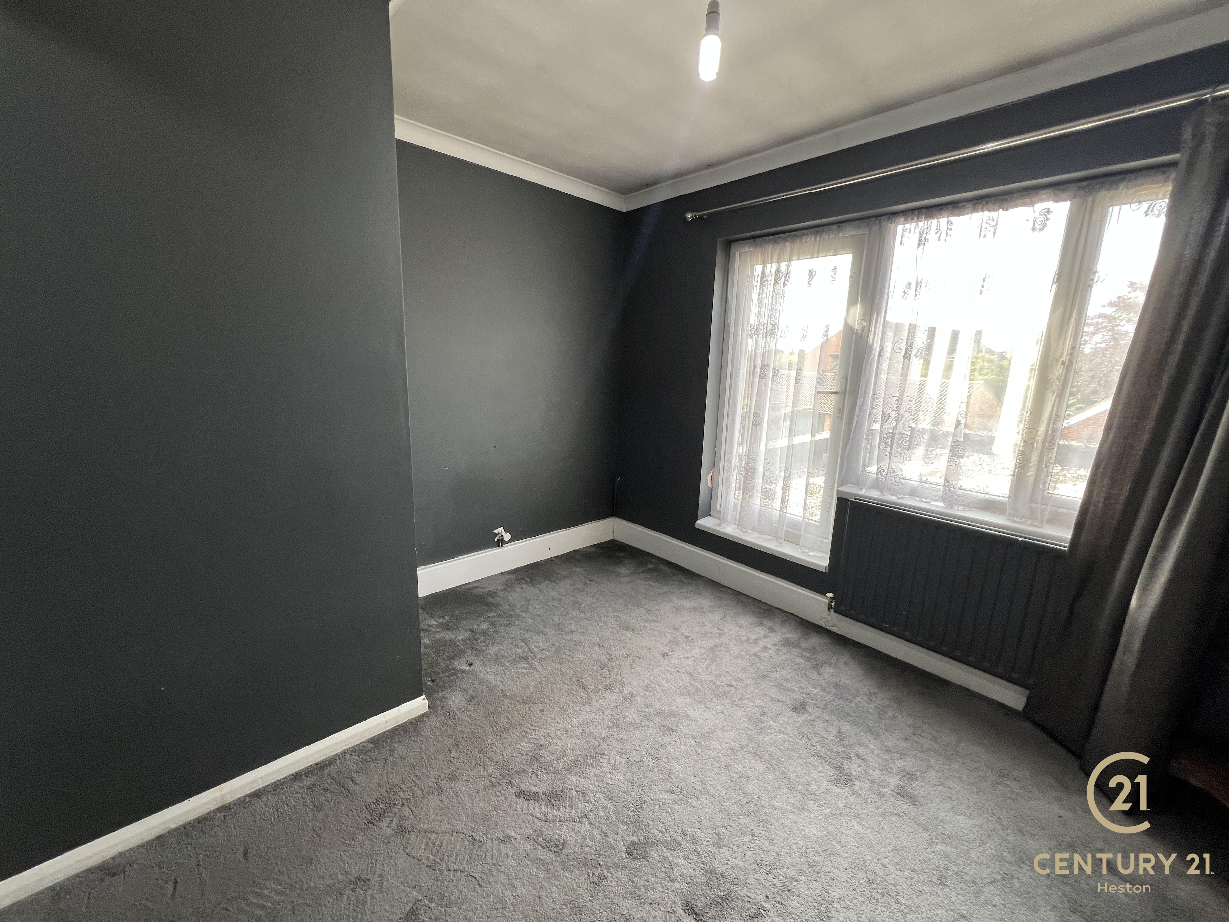 Flat Molesey Road in Elmbridge