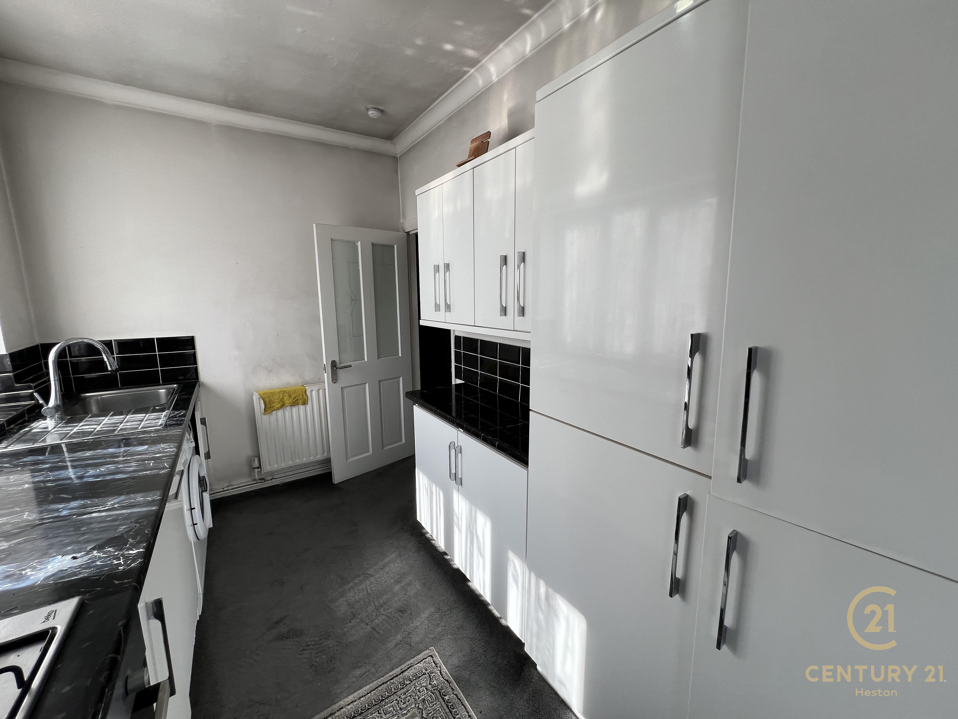 Flat Molesey Road in Elmbridge
