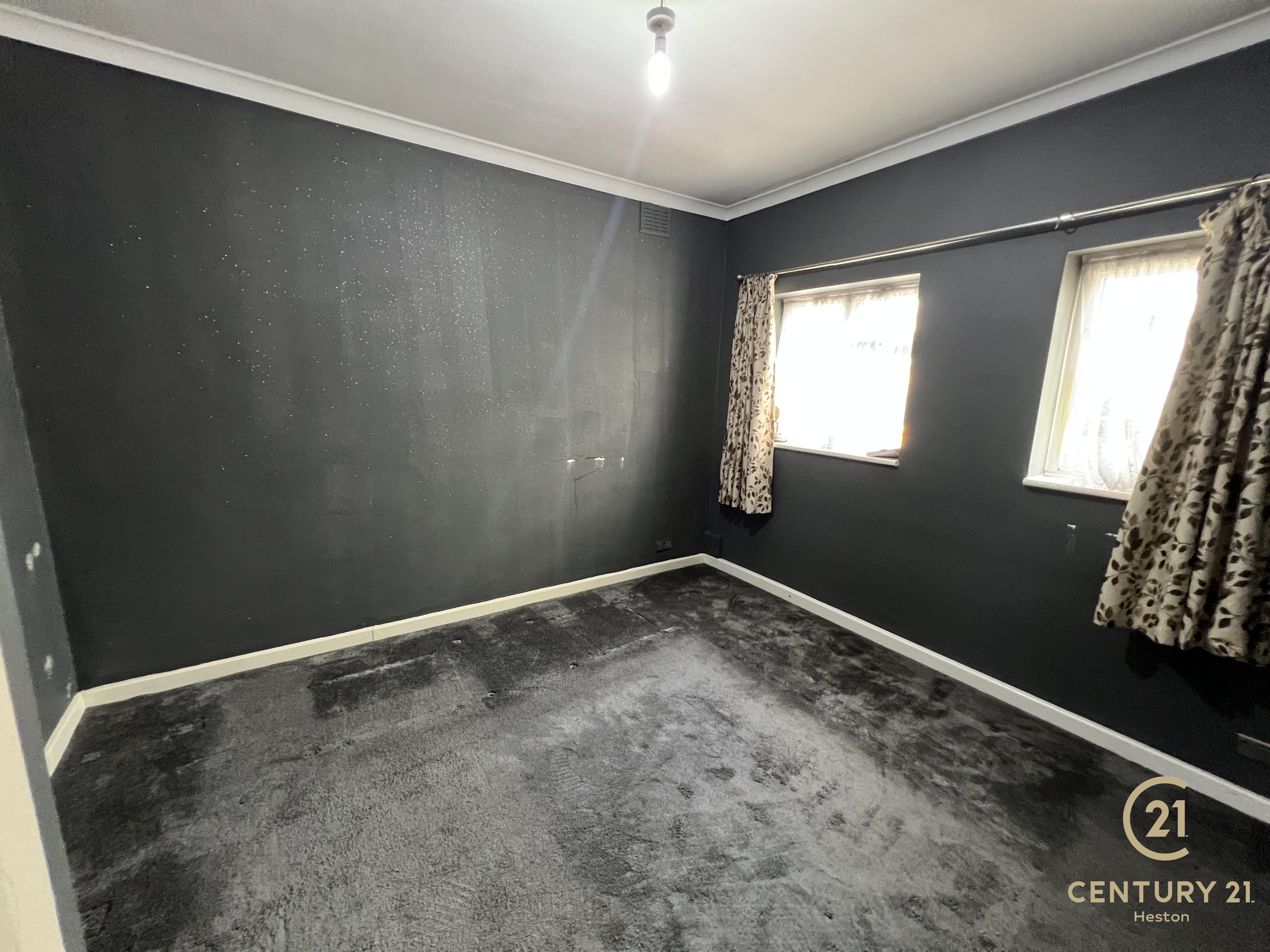 Flat Molesey Road in Elmbridge