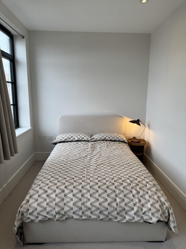 Room All Souls Avenue in Greater London
