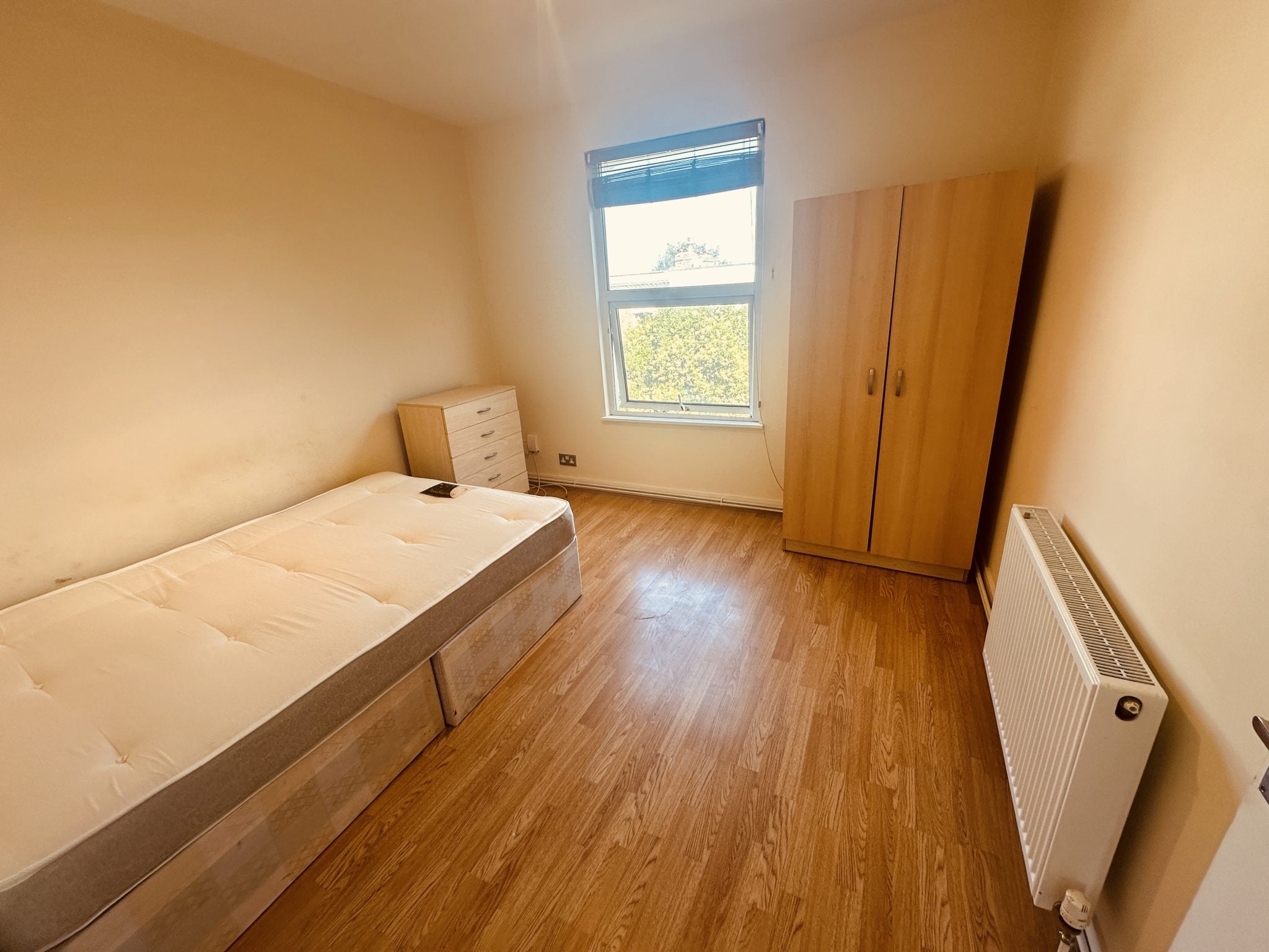 Flat Pyrland Road in Greater London