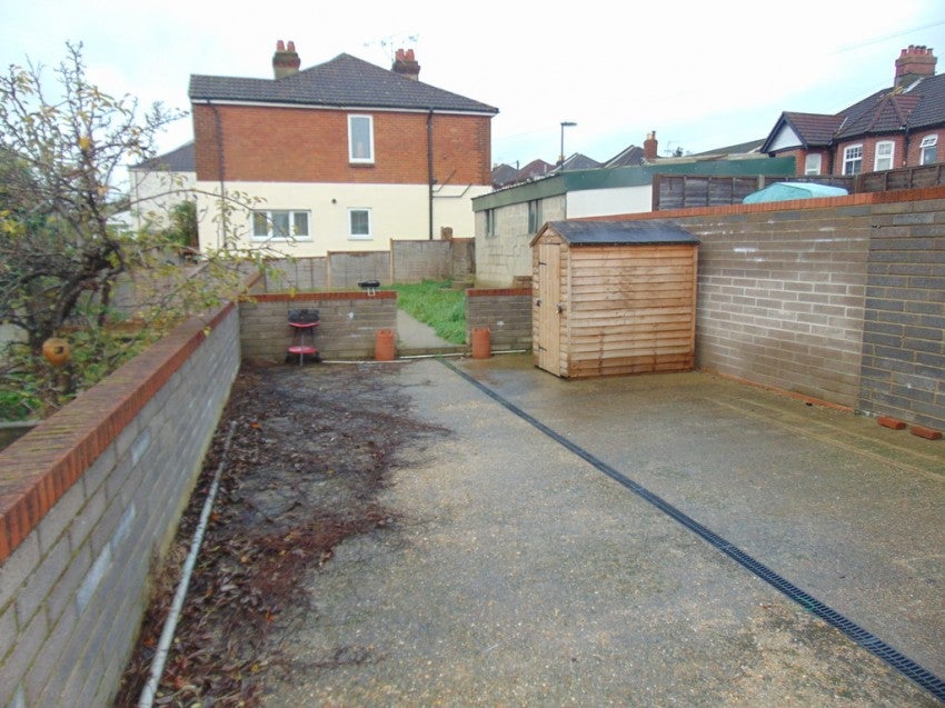 Flat Manor Farm Road in Southampton