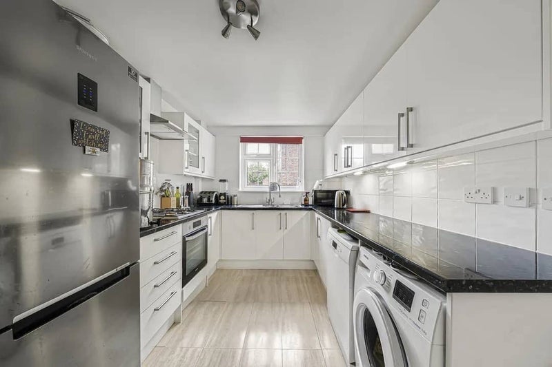 Room Cole Close in Greater London
