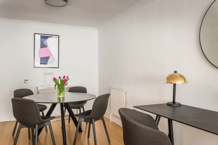 Flat Kensington High Street in Greater London