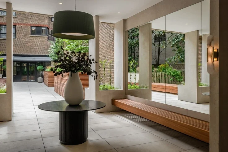 Flat Kensington High Street in Greater London