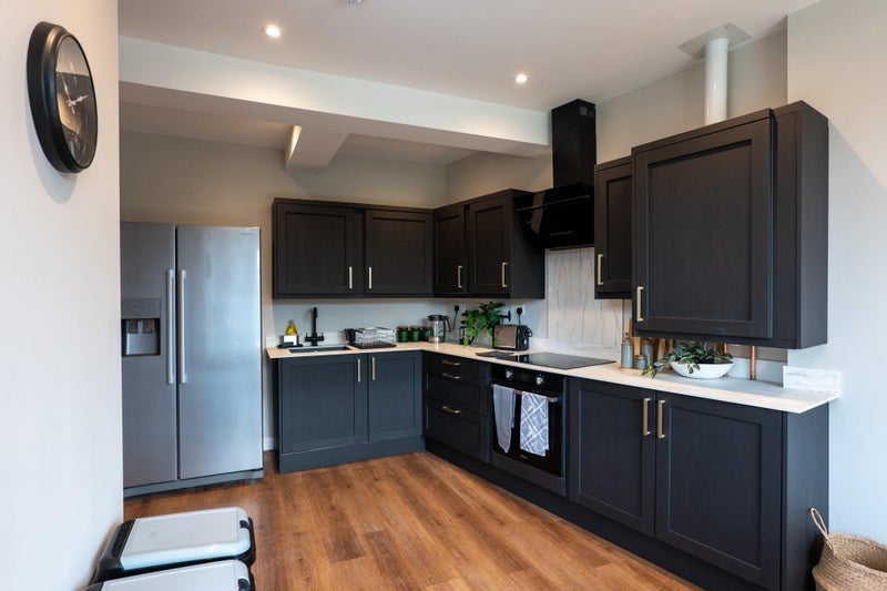 Room Albert Road in Tamworth