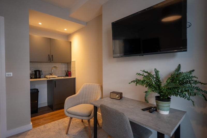 Room Albert Road in Tamworth