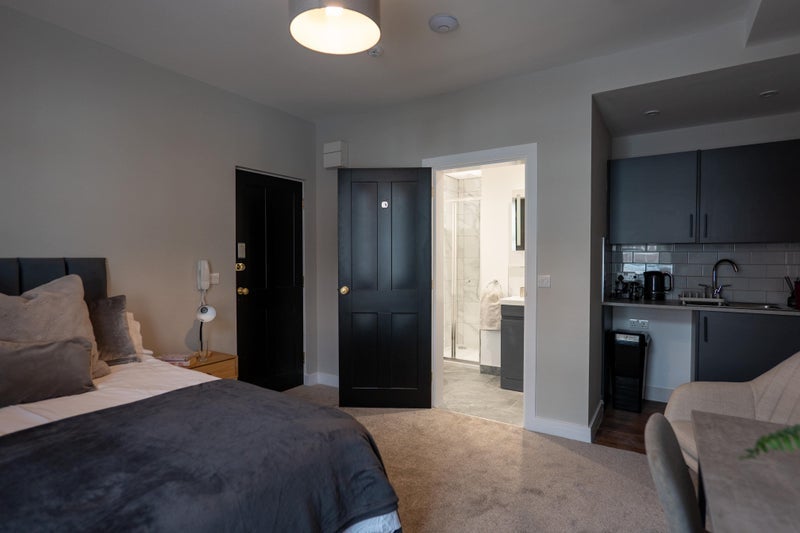 Room Albert Road in Tamworth