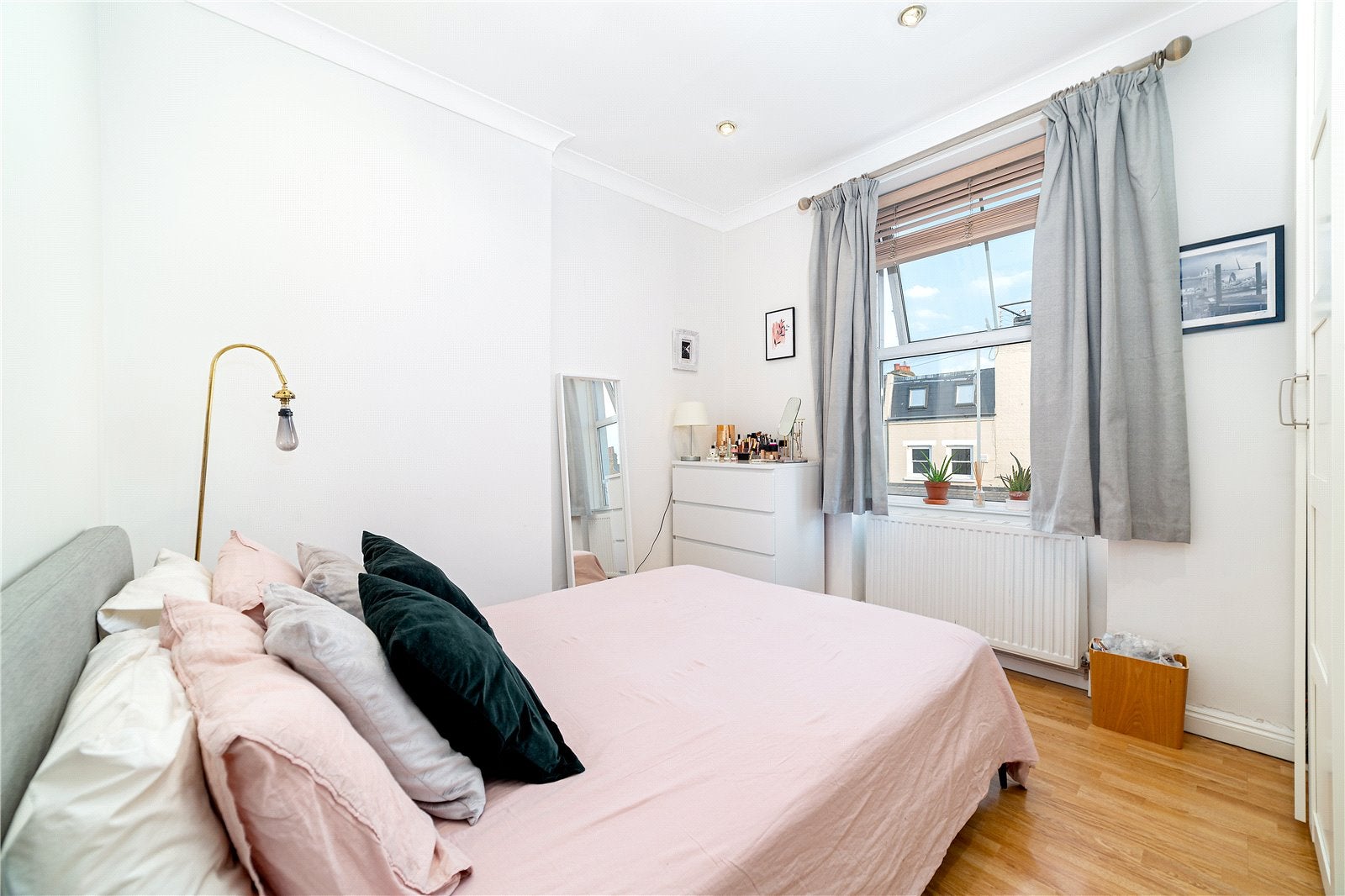 Flat Fulham Palace Road in Greater London
