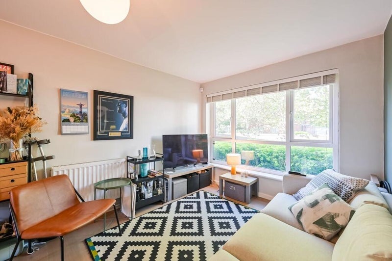 Flat William Guy Gardens in Greater London