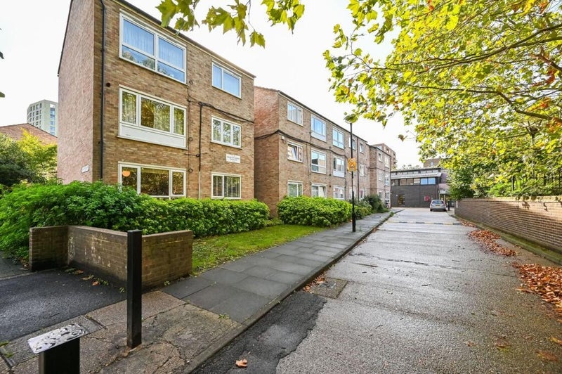 Flat William Guy Gardens in Greater London