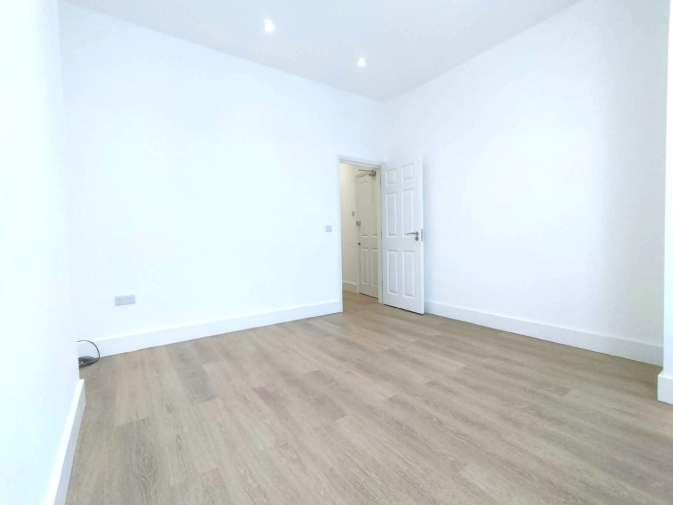Flat Frome Road in Greater London