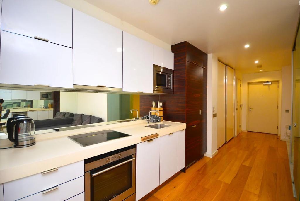 Flat Fairmont Avenue in Greater London