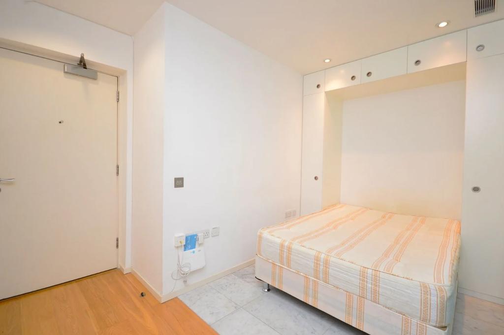 Flat Fairmont Avenue in Greater London