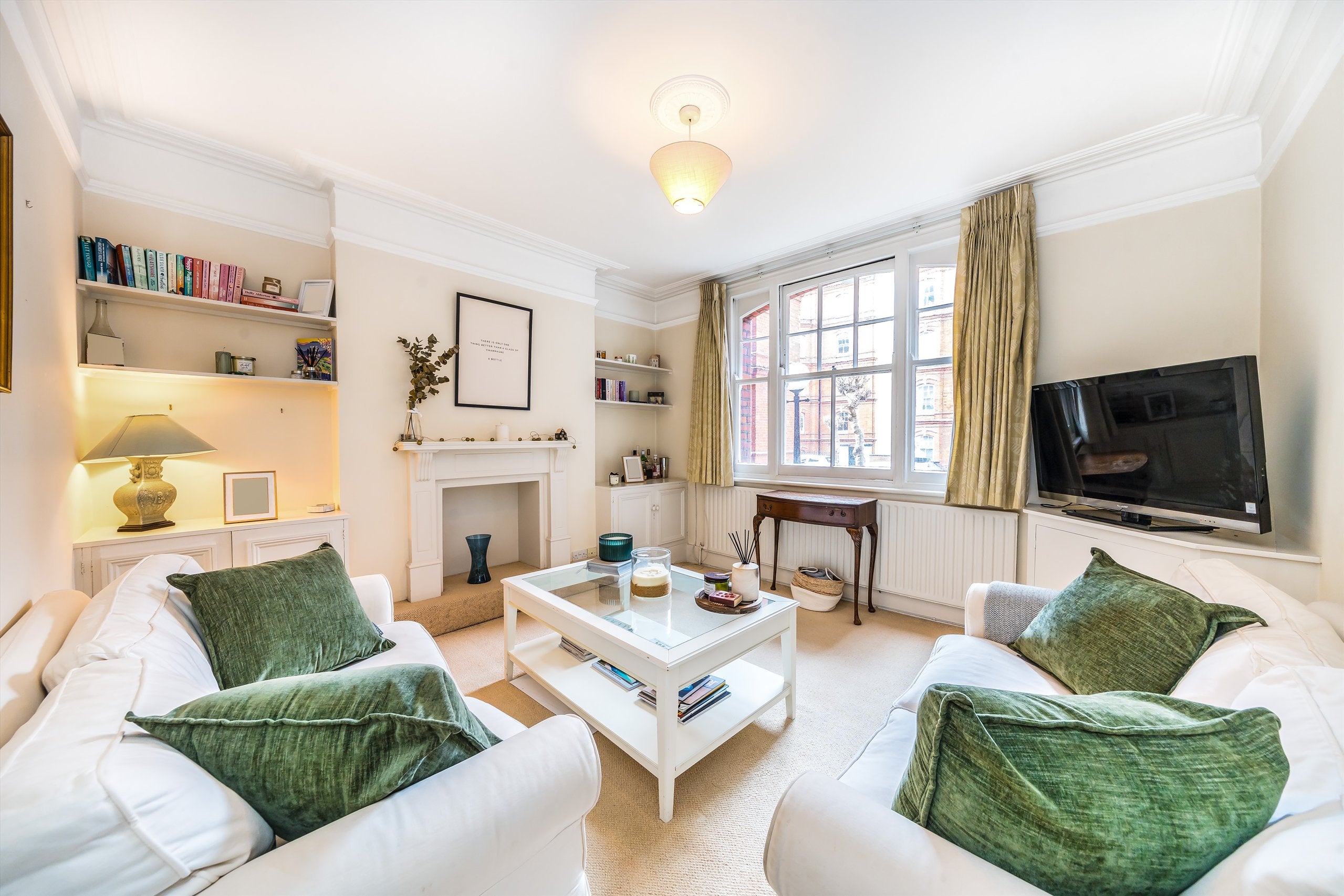 Flat Queen's Club Gardens in Greater London