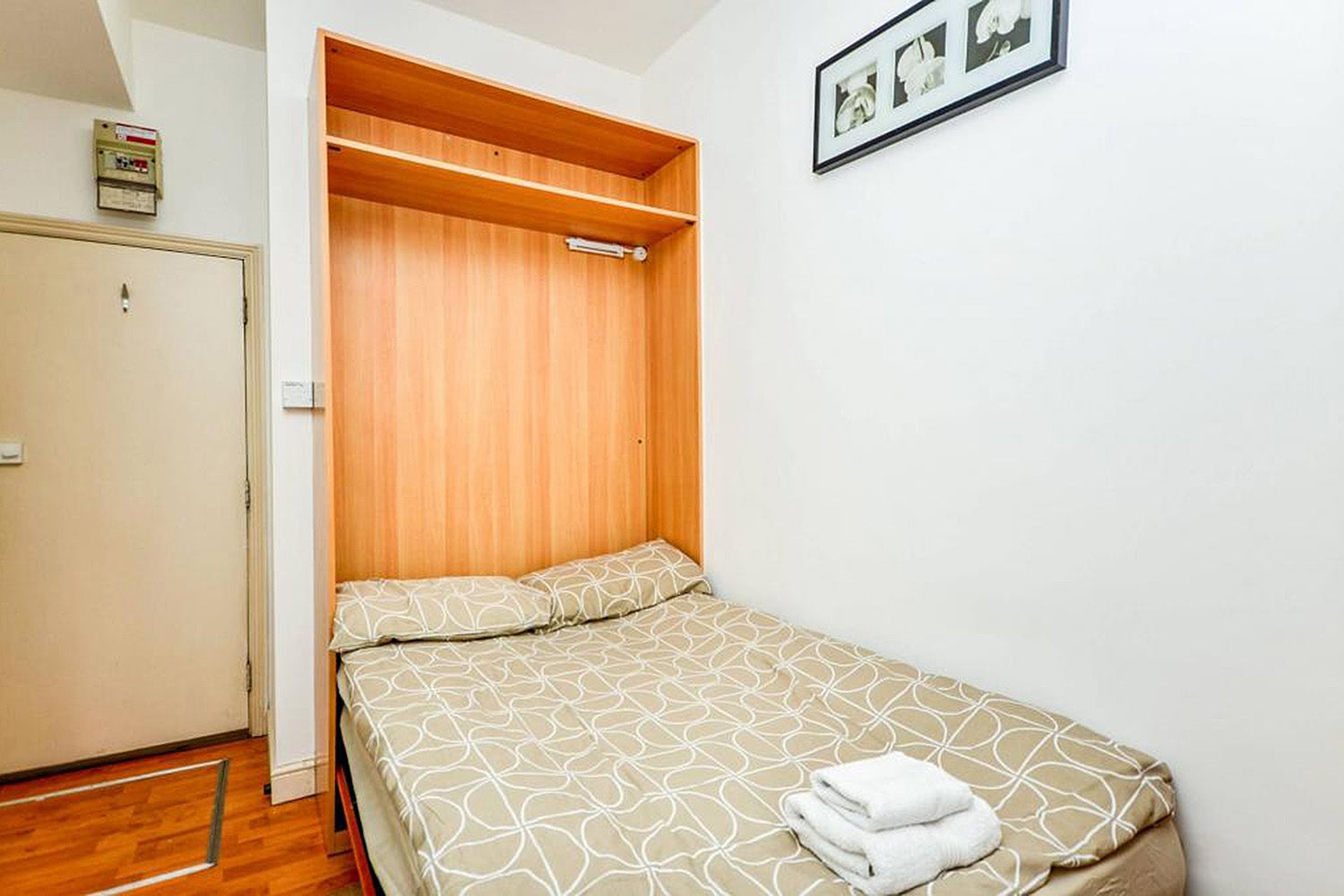 Room West Cromwell Road in Greater London