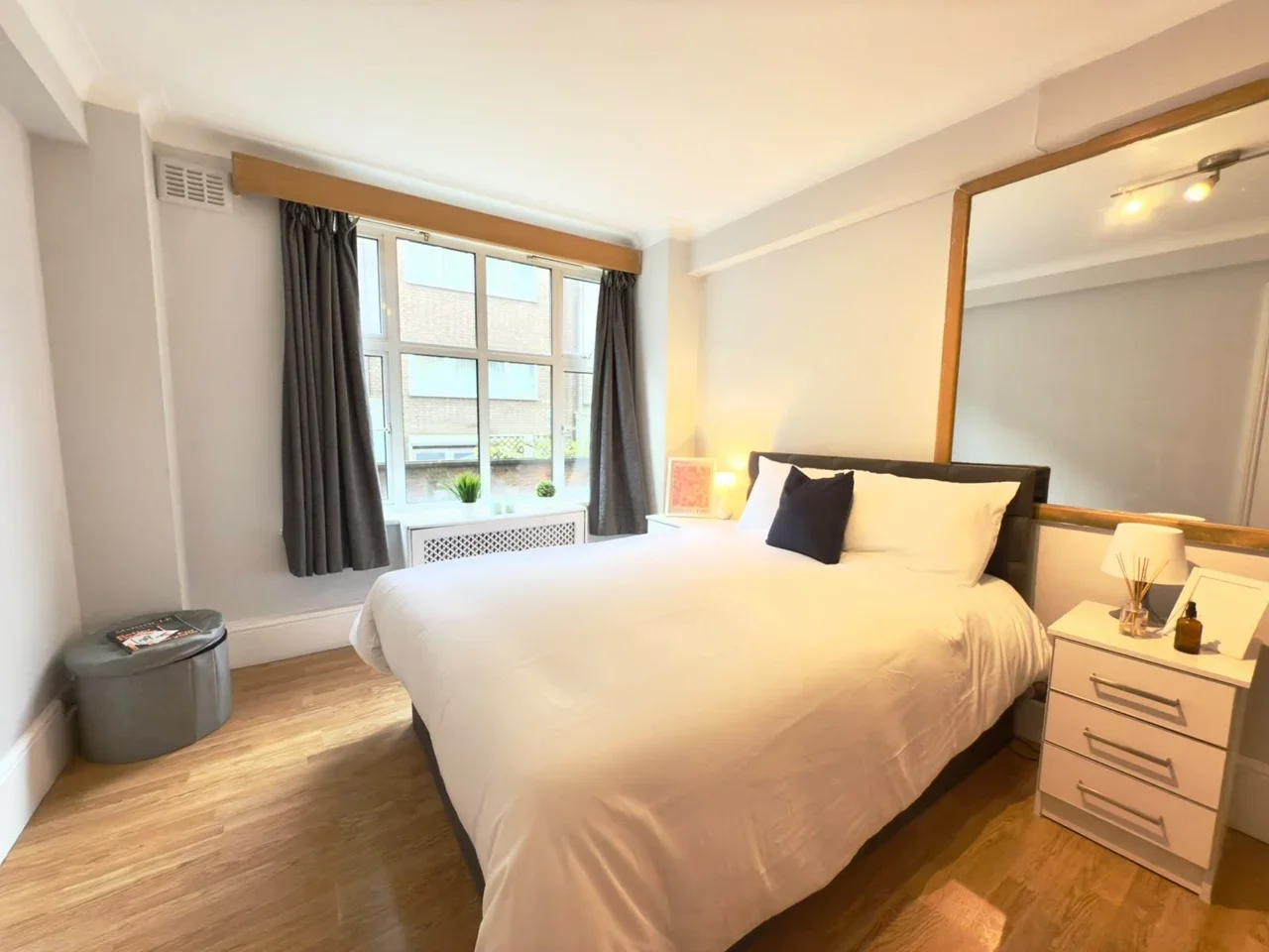 Room Park West Place in City of Westminster