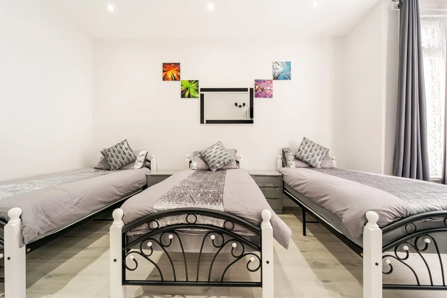Flat Kimberley Avenue in Greater London