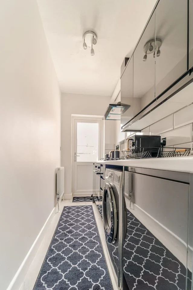 Flat Kimberley Avenue in Greater London