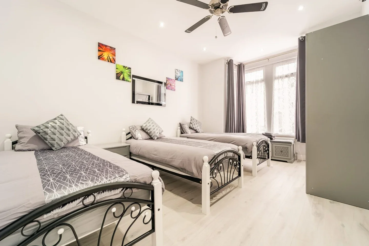 Flat Kimberley Avenue in Greater London