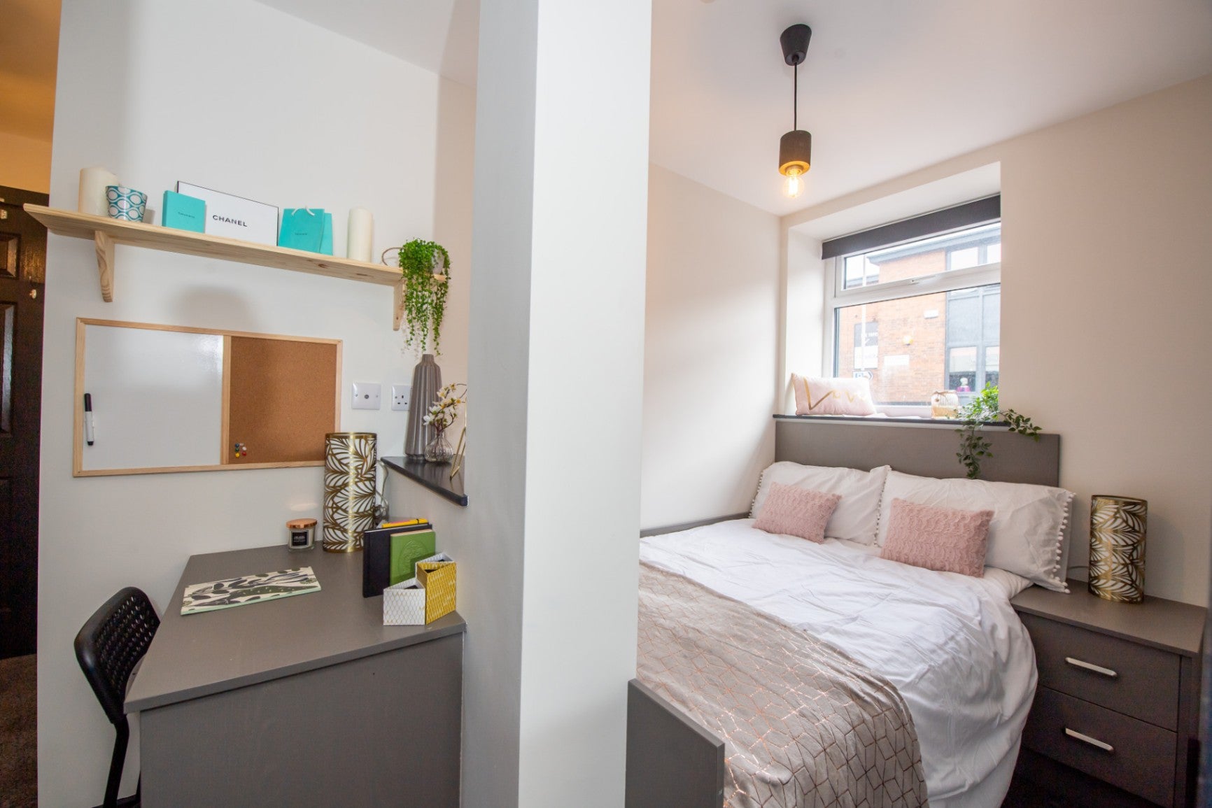 Room Kempston Street in Liverpool