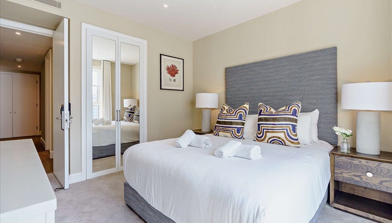 Flat Westferry Circus in Greater London