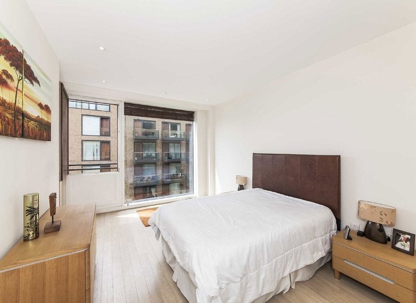 Flat Gatliff Road in City of Westminster