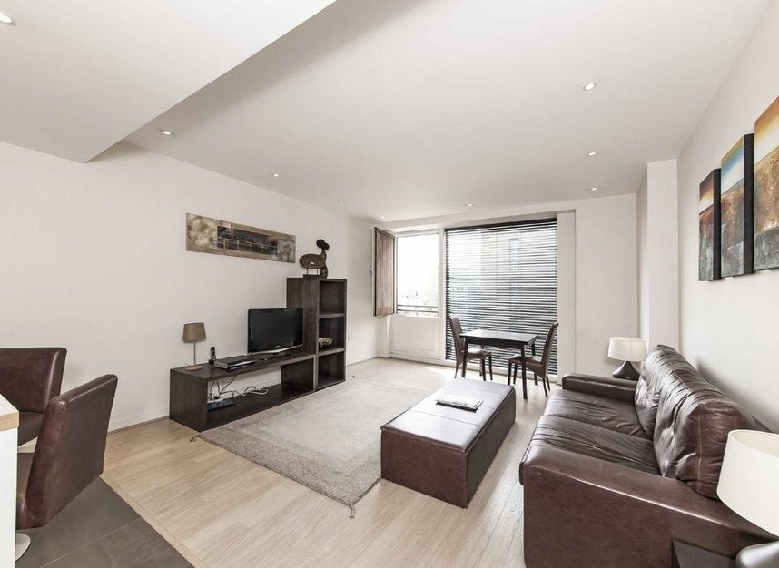 Flat Gatliff Road in City of Westminster